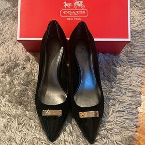 Coach Black suede/patent low pump/heel
